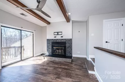 Living - 5194 Corbin Ln, Hickory, NC 28601 photo 6 of 6