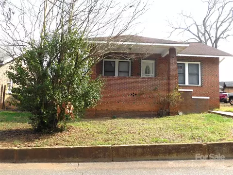 39 Railroad St, Lincolnton, NC 28092