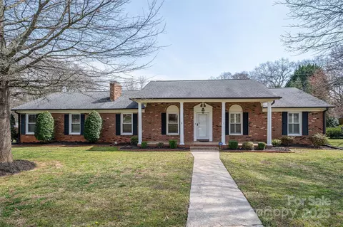 104 N Hawthorne St, Mount Holly, NC 28120