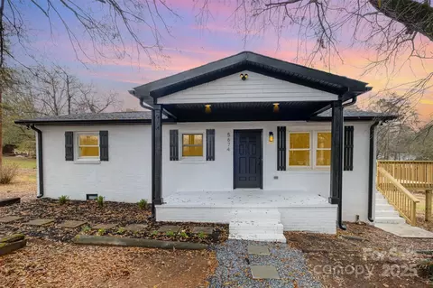 5674 Alan D Good Ln, Conover, NC 28613