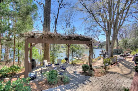 7611 Buckland Rd, Charlotte, NC 28278