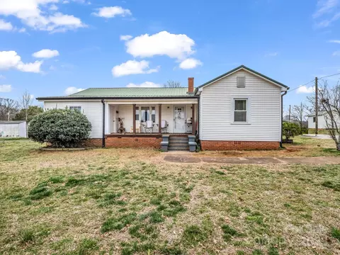 127 Walker St, Forest City, NC 28043