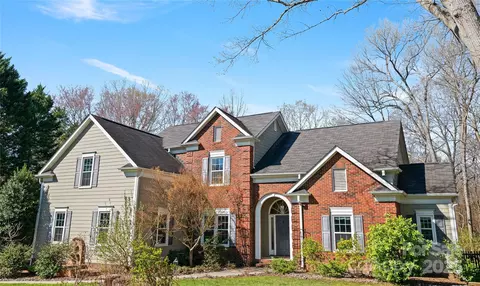 10122 Deer Brook Ln, Charlotte, NC 28210