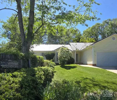15 Primrose Ln, Asheville, NC 28805