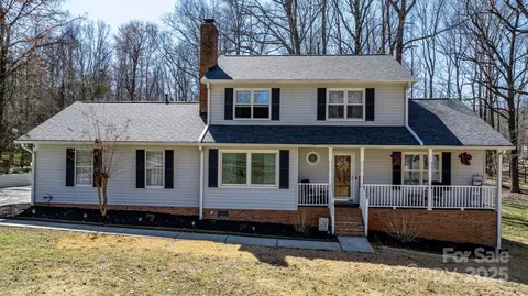 8125 Appaloosa Ln, Charlotte, NC 28215