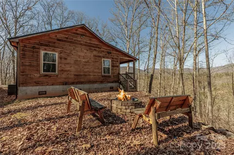 261 Holley Mountain Top Rd, Whittier, NC 28789