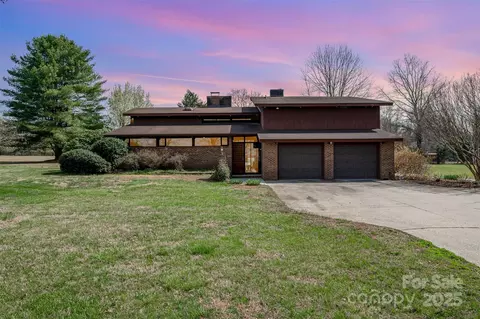 190 Country Dr, Statesville, NC 28625