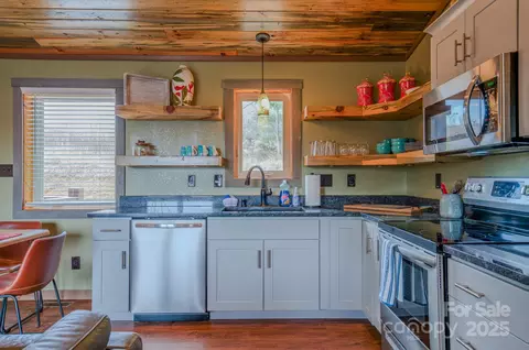 Kitchen - 169 Duck Pond Dr, Marshall, NC 28753 photo 2 of 3