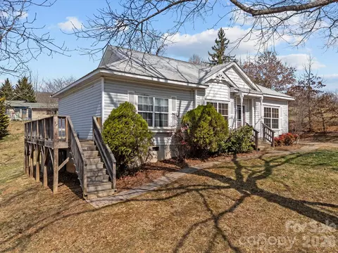 233 Thompson Cv, Clyde, NC 28721