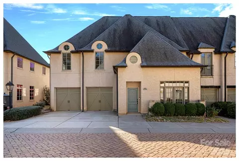 8812 Provence Village Ln, Charlotte, NC 28226