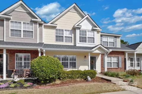 10934 Kinston Ridge Pl, Charlotte, NC 28273