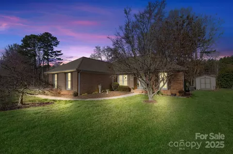 861 Emerson Dr, Mooresville, NC 28115
