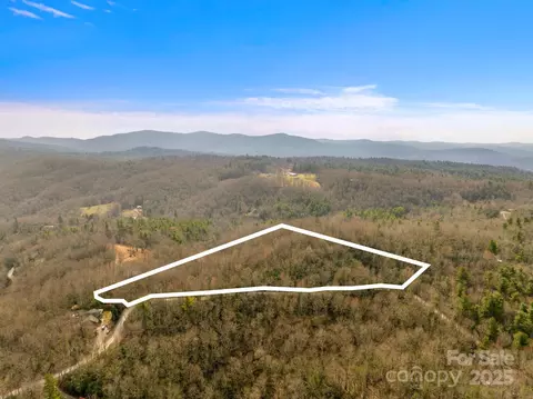 000 Faircrest Ln, Hendersonville, NC 28792