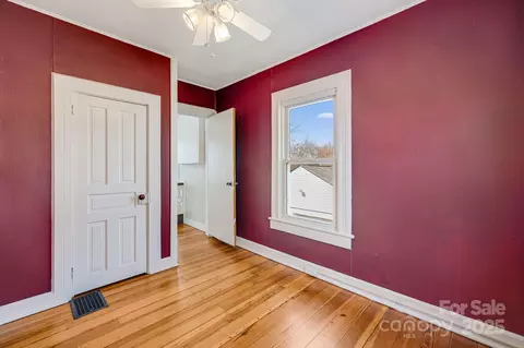 Bedroom - 4243 Old Clyde Rd, Clyde, NC 28721 photo 5 of 10