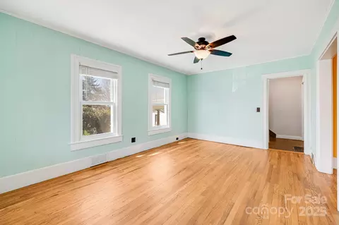 Living - 4243 Old Clyde Rd, Clyde, NC 28721 photo 2 of 5