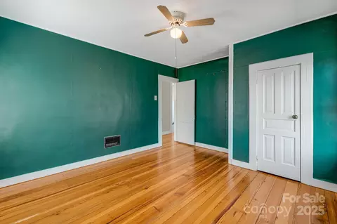 Bedroom - 4243 Old Clyde Rd, Clyde, NC 28721 photo 7 of 10