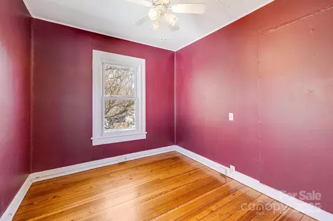 Bedroom - 4243 Old Clyde Rd, Clyde, NC 28721 photo 4 of 10