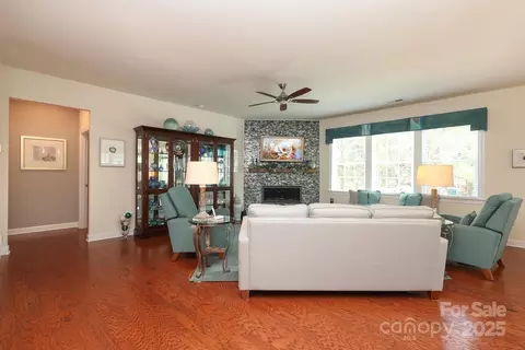 3102 Arches Bluff Cir, Lancaster, SC 29720 photo 9