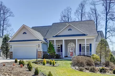 318 Bay Laurel Ln, Hendersonville, NC 28791