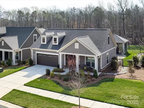 2011 Trailwood Dr, Matthews, NC 28104