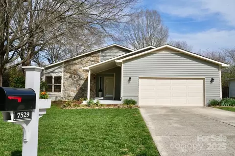 7529 Sheffingdell Dr, Charlotte, NC 28226