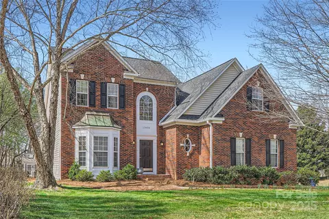 13604 Edgetree Dr, Pineville, NC 28134