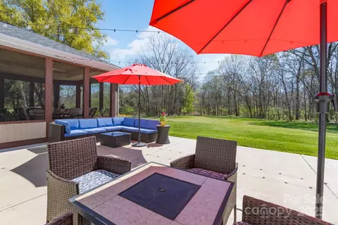 8201 Tonawanda Dr, Charlotte, NC 28277