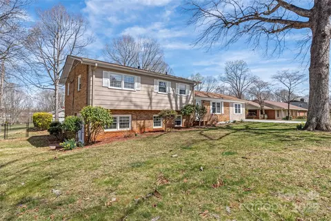 809 E 23rd Street St, Newton, NC 28658 photo 2