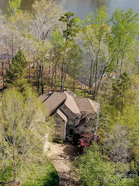 928 Thorn Ridge Ln, Clover, SC 29710