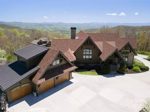 306 Dancing Bear Dr, Hendersonville, NC 28792
