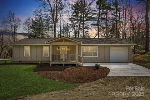 1416 Howard Gap Loop Rd, Flat Rock, NC 28731