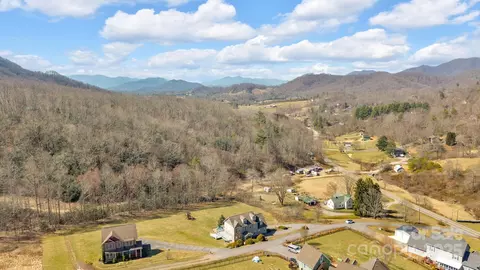 58 Mandalay Rdg, Canton, NC 28716