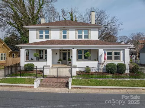 615 E Sycamore St, Lincolnton, NC 28092
