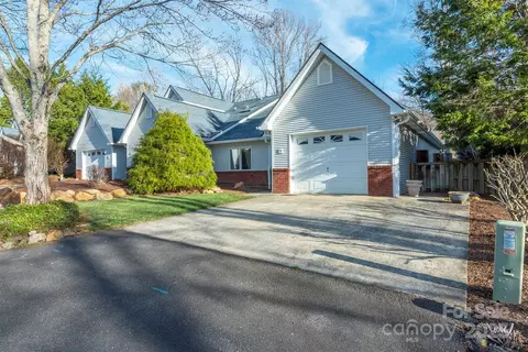 9 Village Pkwy, Black Mountain, NC 28711