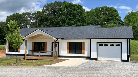 80 Peyton Elaine Rd, Clyde, NC 28721