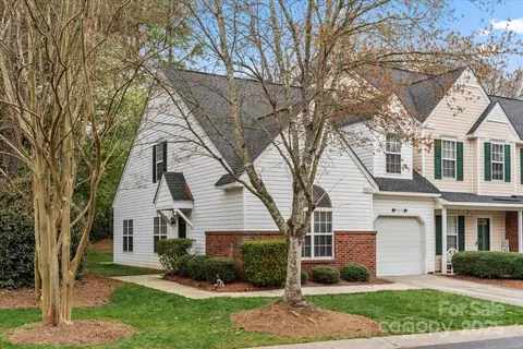 9912 Birch Knoll Ct, Charlotte, NC 28213