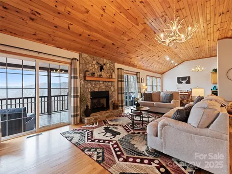 181 Rebel Ridge Rd, Maggie Valley, NC 28751