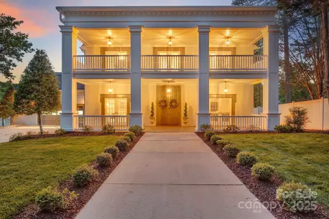 8150 Malibu Pointe Ln, Denver, NC 28037