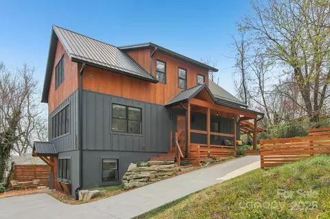 65 Wellington St, Asheville, NC 28806