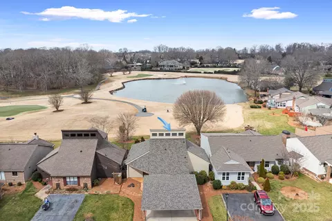 139 Fairway Dr, Advance, NC 27006