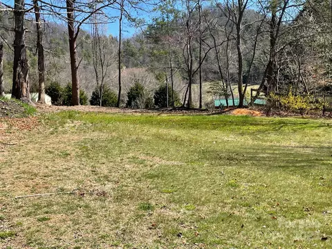 157 Washaway Rd, Zirconia, NC 28790