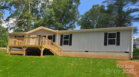 28 Mcgee Hill Rd, Fairview, NC 28730