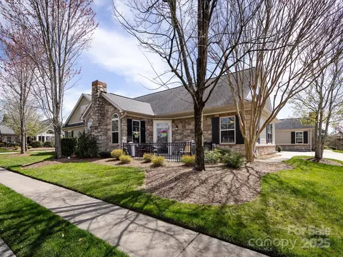 864 Ledgestone Ct, Fort Mill, SC 29708