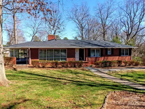 207 Oak Dr, Belmont, NC 28012