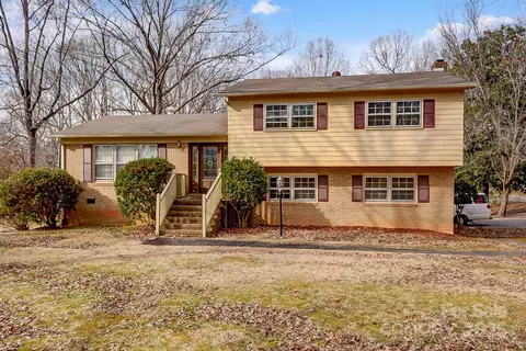 1142 Canterbury Dr, Lancaster, SC 29720