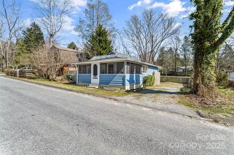 703 Miami Ter, Hendersonville, NC 28791