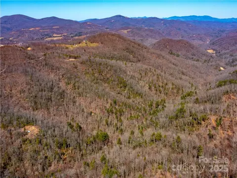 9999 Timber Trl, Hendersonville, NC 28792