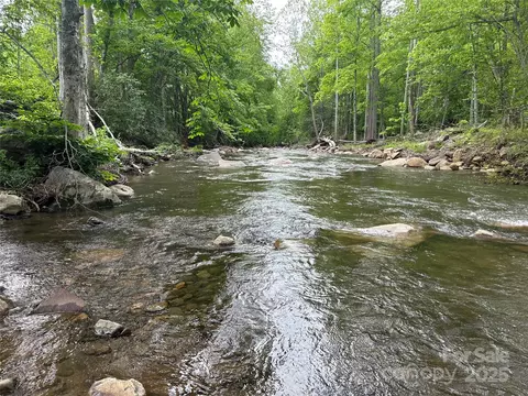 000 Pumpkin Patch Rd, Bakersville, NC 28705