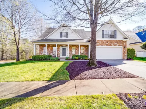 5832 Kirkwynd Commons Dr, Charlotte, NC 28278