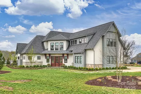 101 S Shore Dr, Belmont, NC 28012